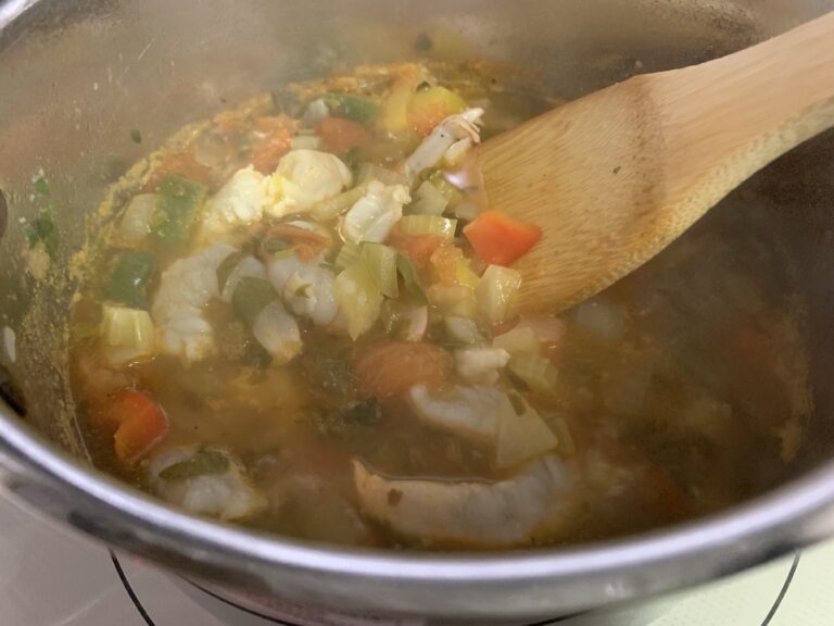 アソパオ・デ・カマロネス・イ・ガンドゥレス（エビとピジョンエンドウのプエルトリコ風ライスシチュー）のレシピ